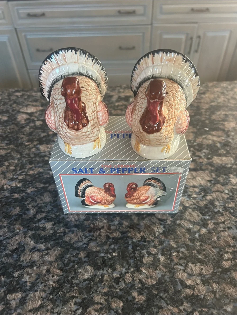 VINTAGE FINE CERAMIC TURKEY SALT& PEPPER SHAKERS NWT